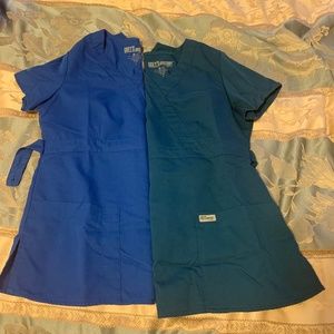2 greys anatomy scrub tops small